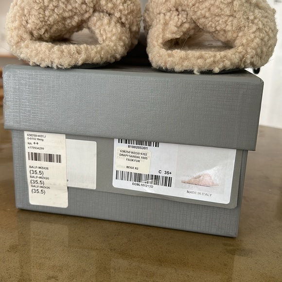 Never worn Balenciaga Drapy Sandal in Faux Fur - Picture 2 of 6